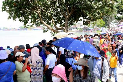 Pengunjung F1H20 Danau Toba Membludak, Pedagang Bersyukur Dagangan Laku